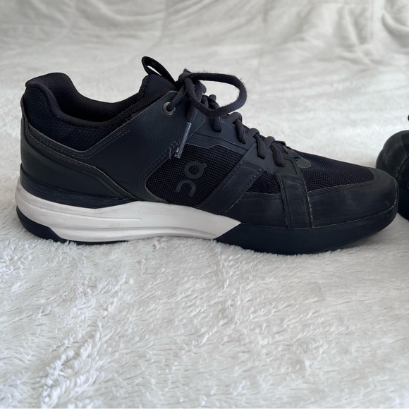 ON Running The Roger Clubhouse Pro Athletic Shoes Black White Men’s size 11 - Picture 6 of 10